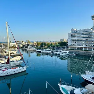 https://apartamento-con-vistas-a-mar-y-canal-empuriabrava.catalonia-hotels.com